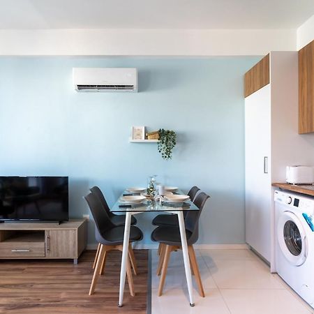 Livia Studio Apartment In Larnaca Exterior foto