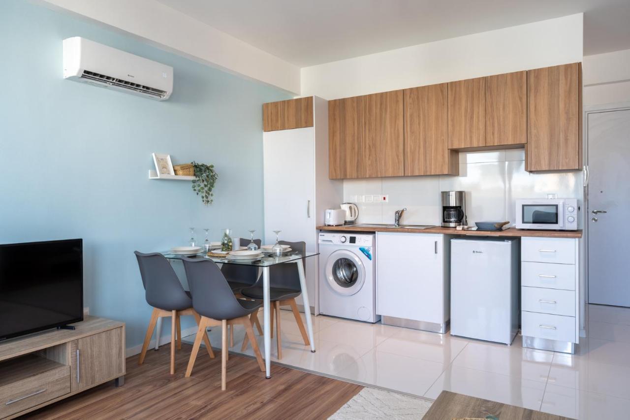 Livia Studio Apartment In Larnaca Exterior foto
