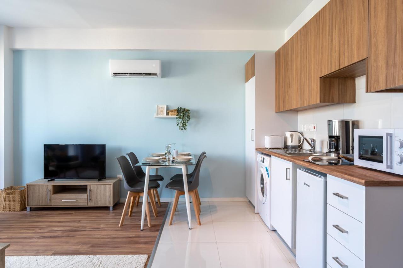 Livia Studio Apartment In Larnaca Exterior foto
