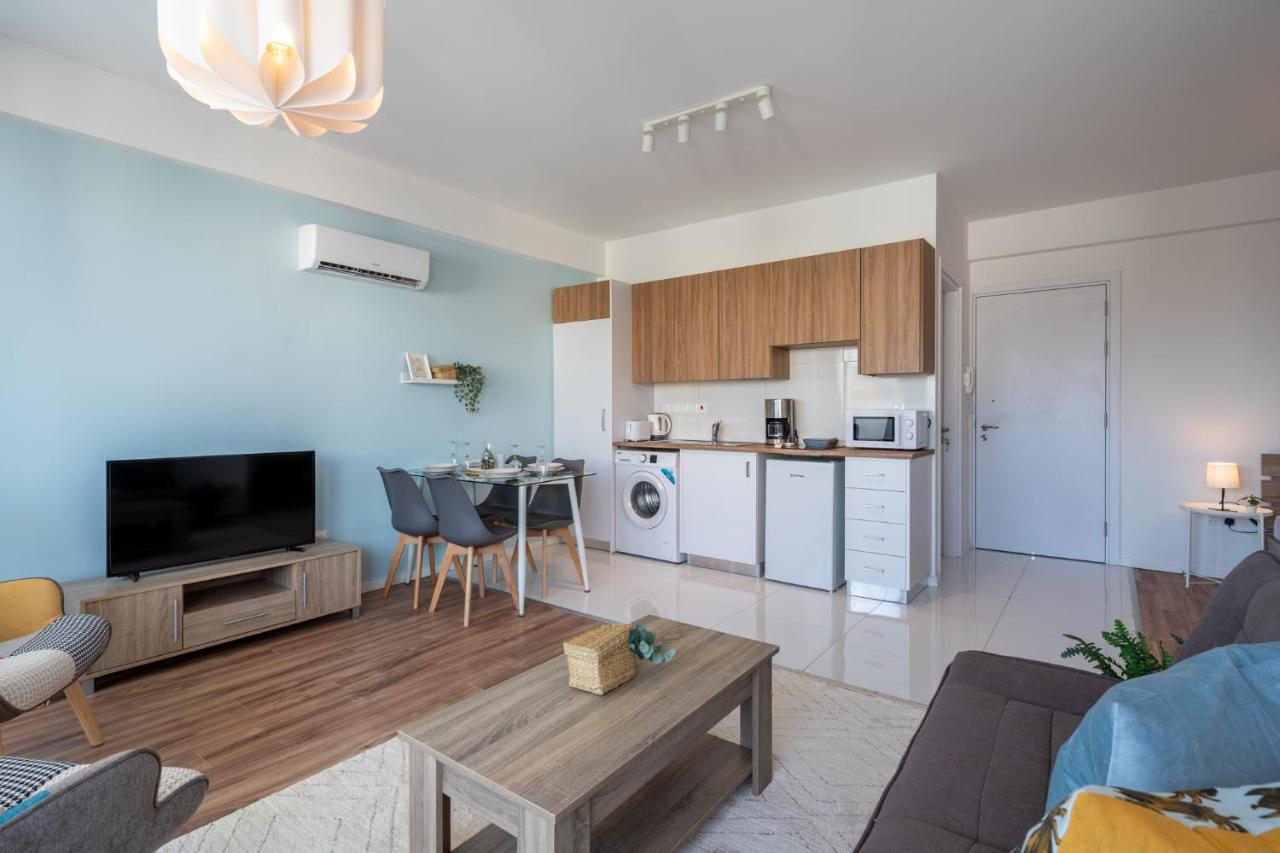 Livia Studio Apartment In Larnaca Exterior foto