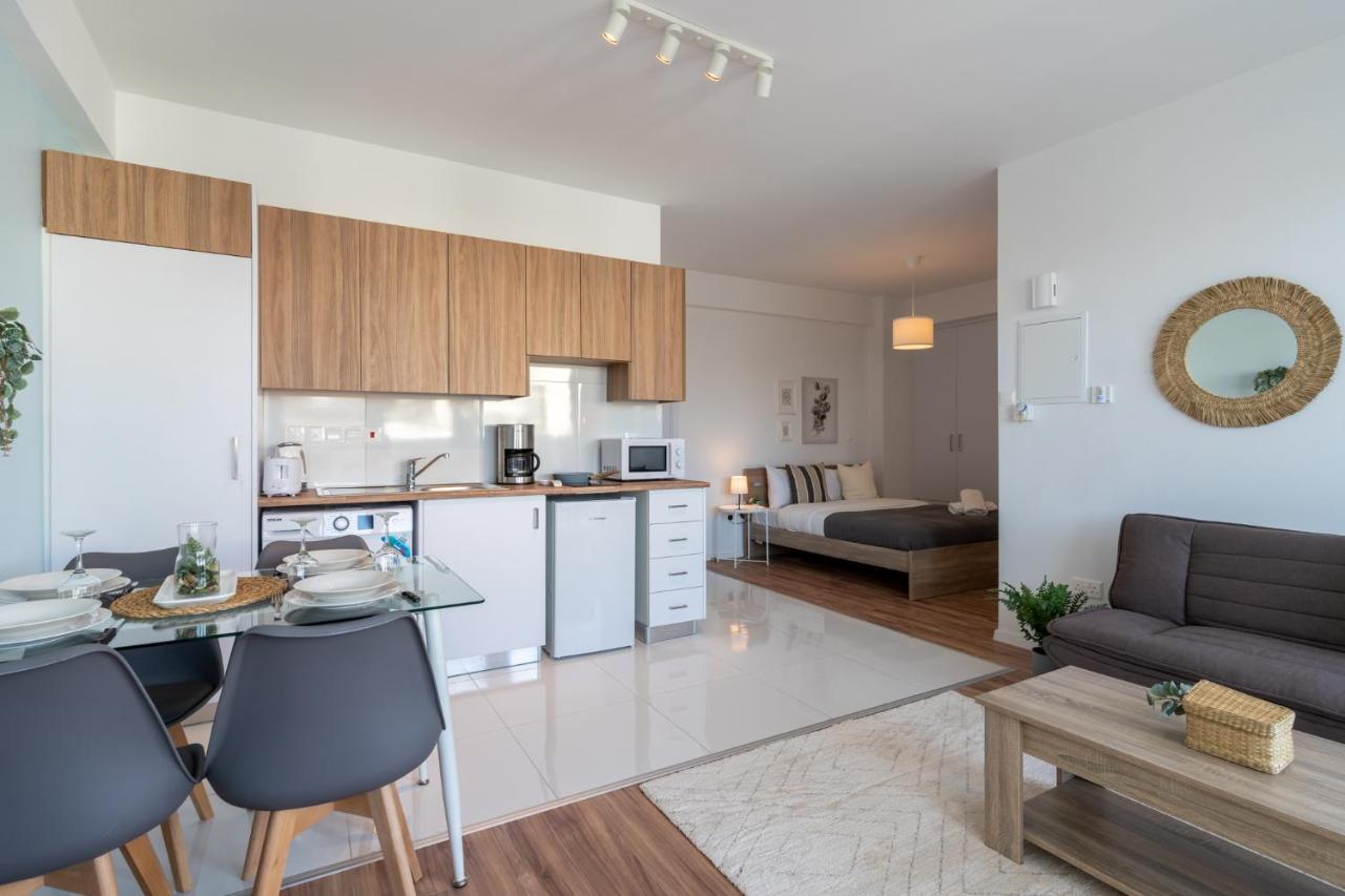 Livia Studio Apartment In Larnaca Exterior foto